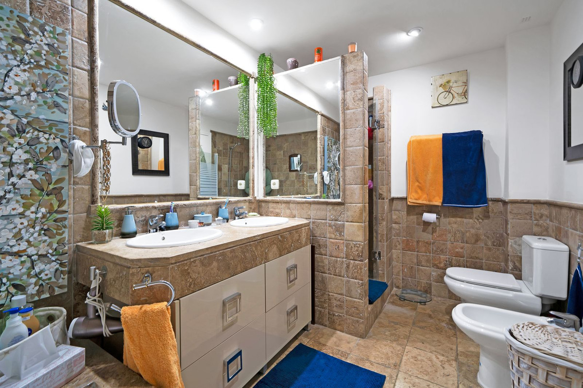 Se vende Apartamento Planta Media de 2 dormitorios en Costa Del Sol, Málaga, España
