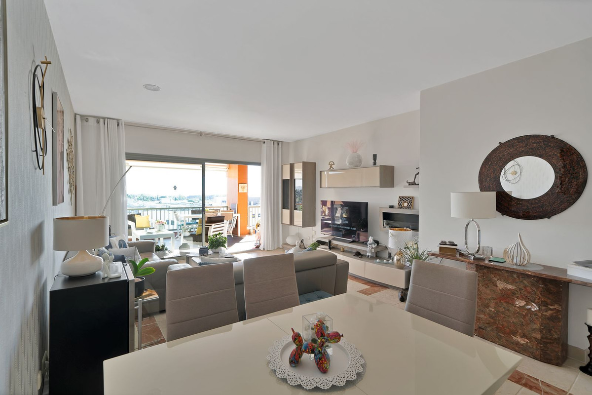 Se vende Apartamento Planta Media de 2 dormitorios en Costa Del Sol, Málaga, España