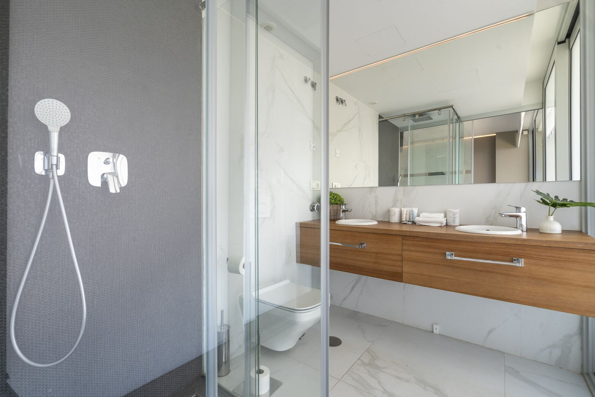 2 Bed Apartment for sale in Fuengirola Costa Del Sol, Málaga, Spain