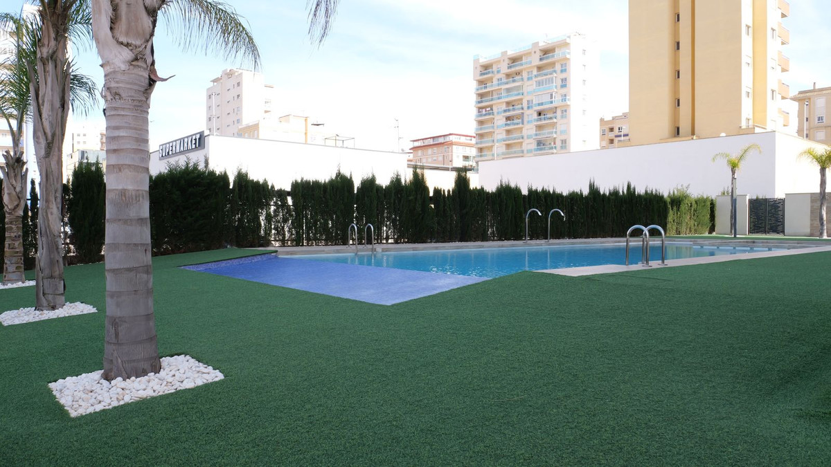 Se vende Apartamento Planta Media de 2 dormitorios en Costa Blanca, Alicante, España