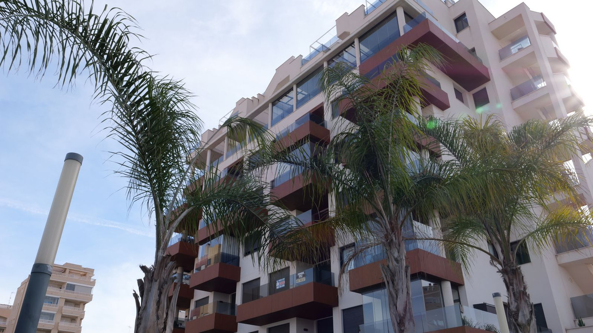 Se vende Apartamento Planta Media de 2 dormitorios en Costa Blanca, Alicante, España
