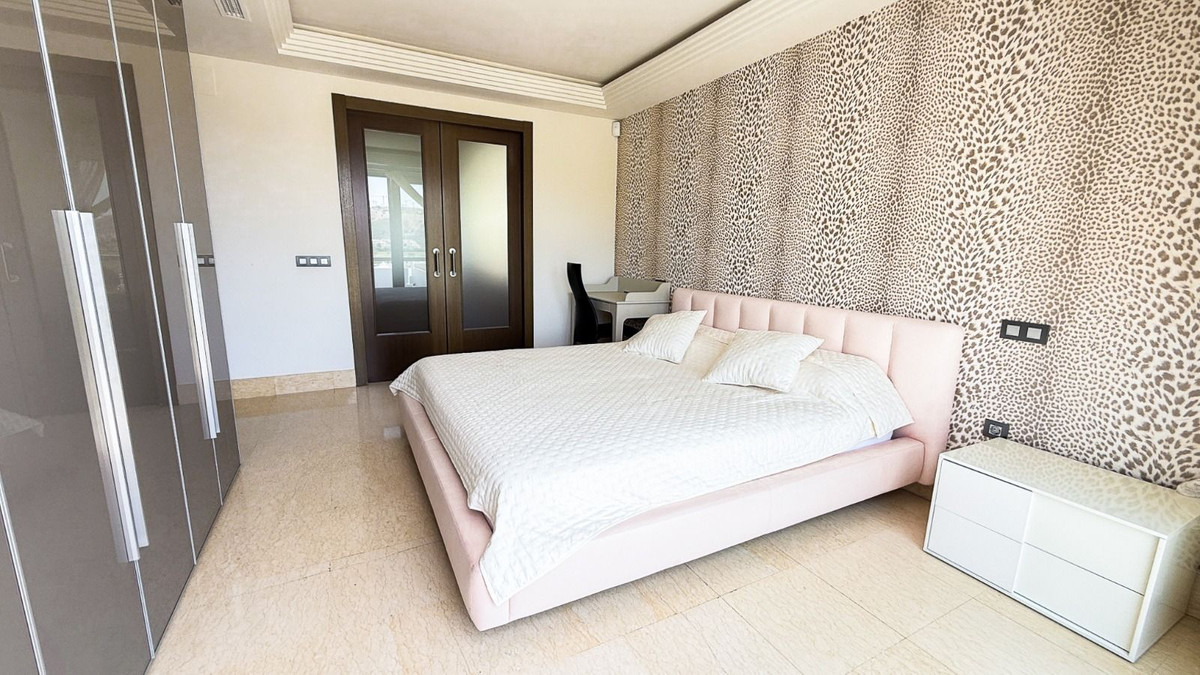 3 Bed Apartment for sale in Atalaya Costa Del Sol, Málaga, Spain