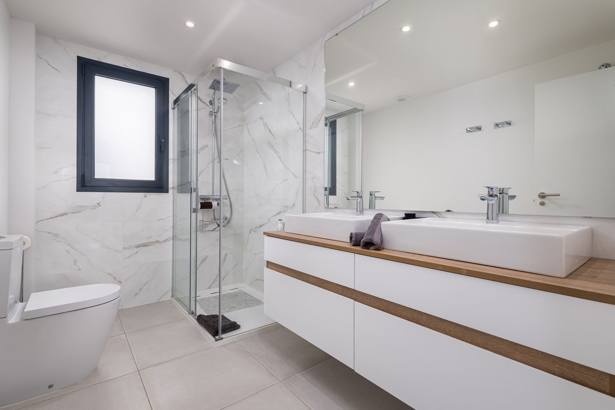 2 Bed Apartment for sale in Selwo Costa Del Sol, Málaga, Spain