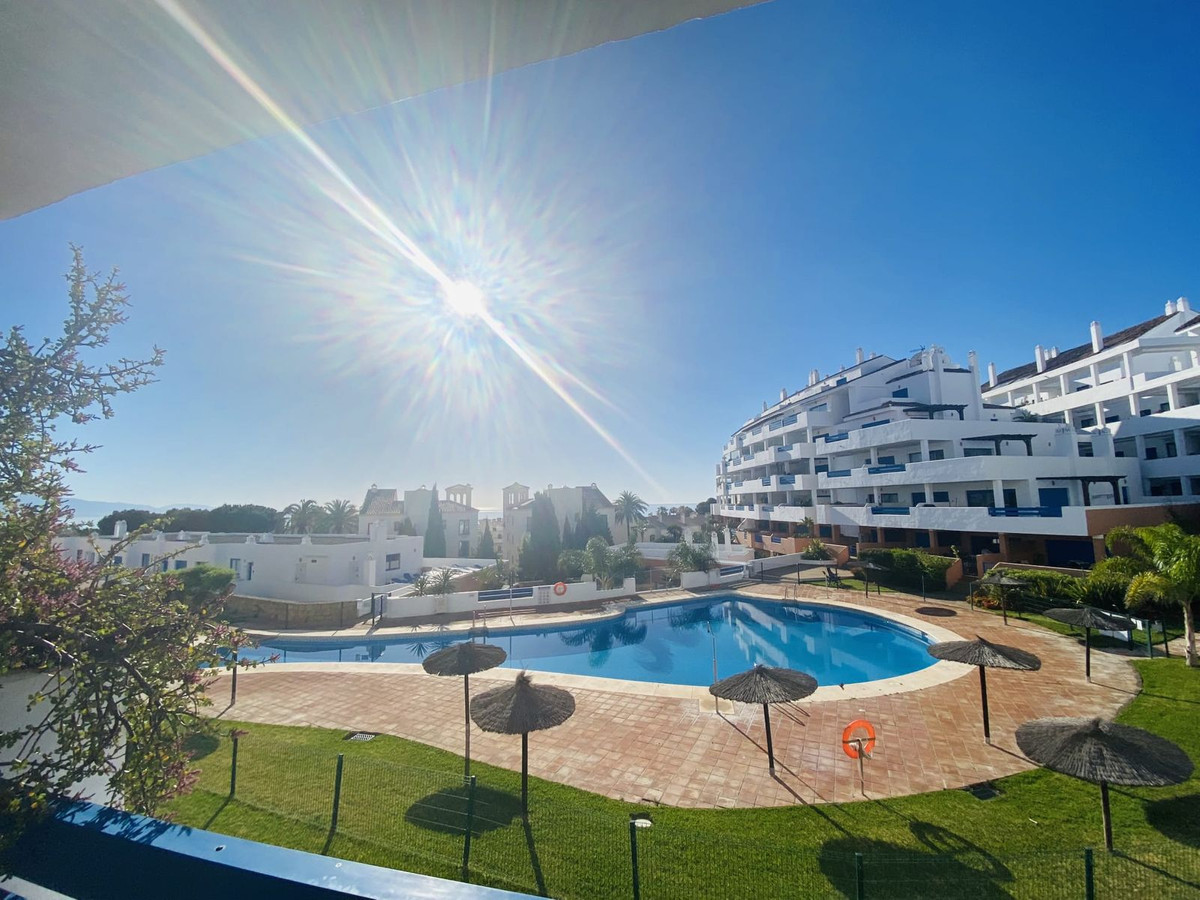 2 Bed Apartment for sale in La Duquesa Costa Del Sol, Málaga, Spain