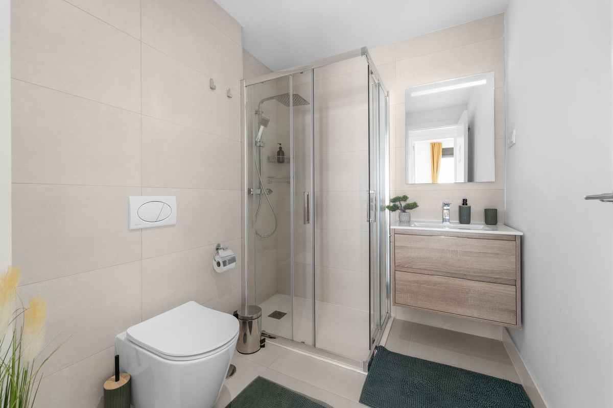 2 Bed Apartment for sale in Fuengirola Costa Del Sol, Málaga, Spain