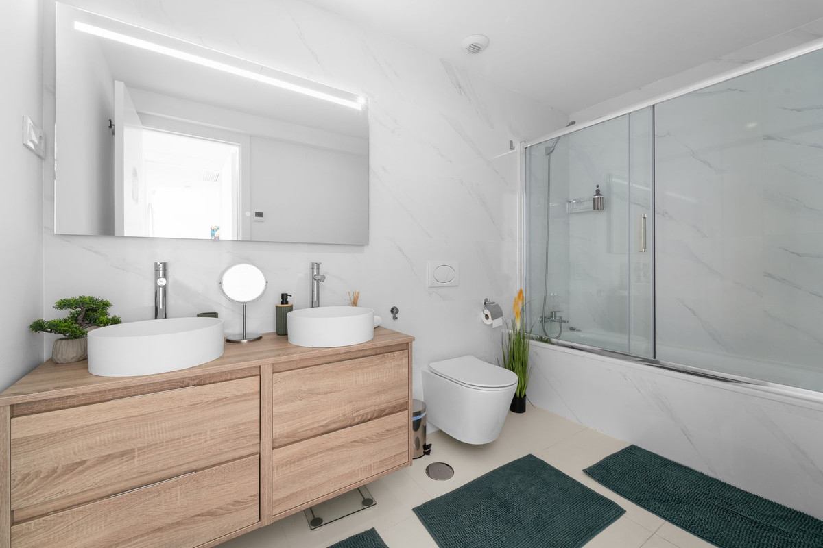 2 Bed Apartment for sale in Fuengirola Costa Del Sol, Málaga, Spain