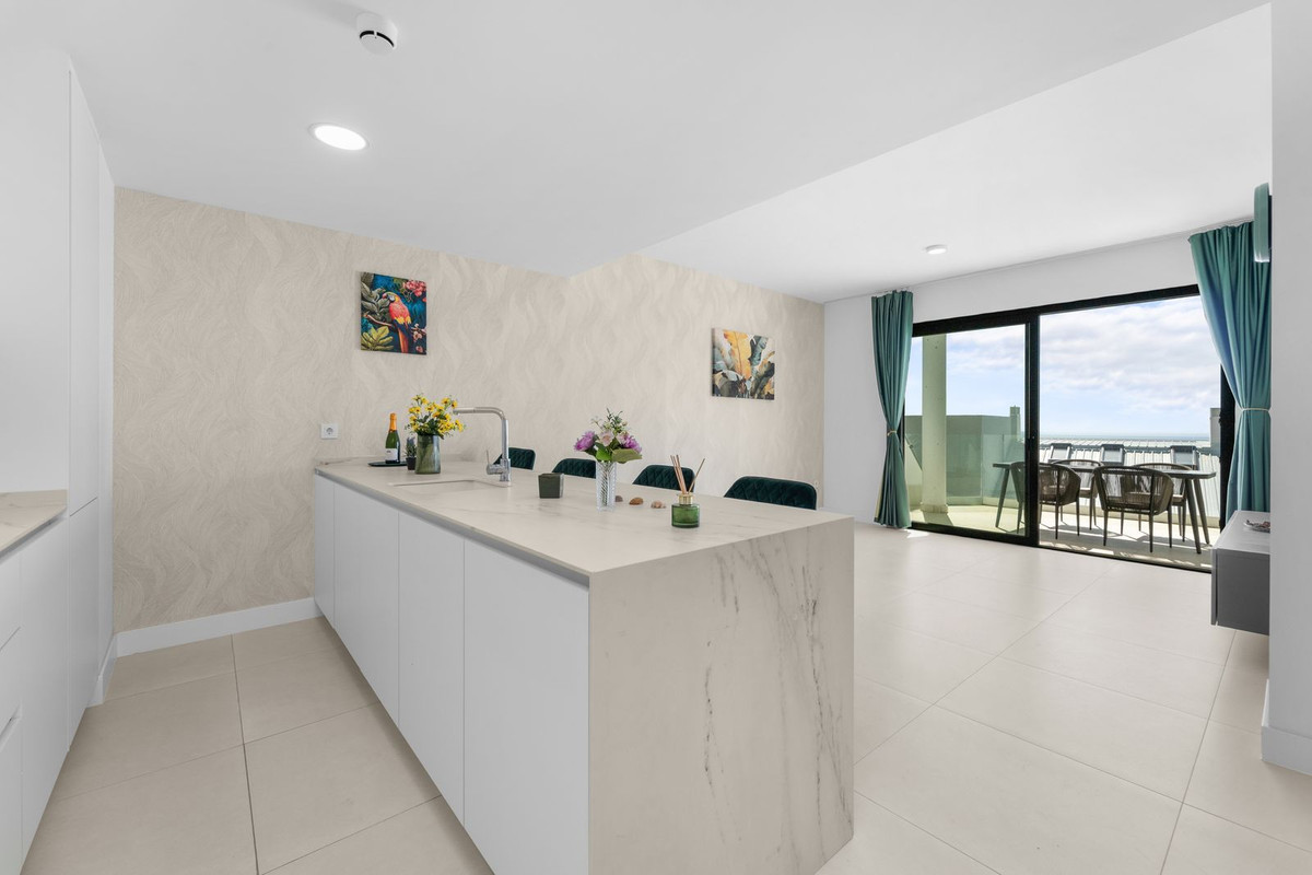 2 Bed Apartment for sale in Fuengirola Costa Del Sol, Málaga, Spain