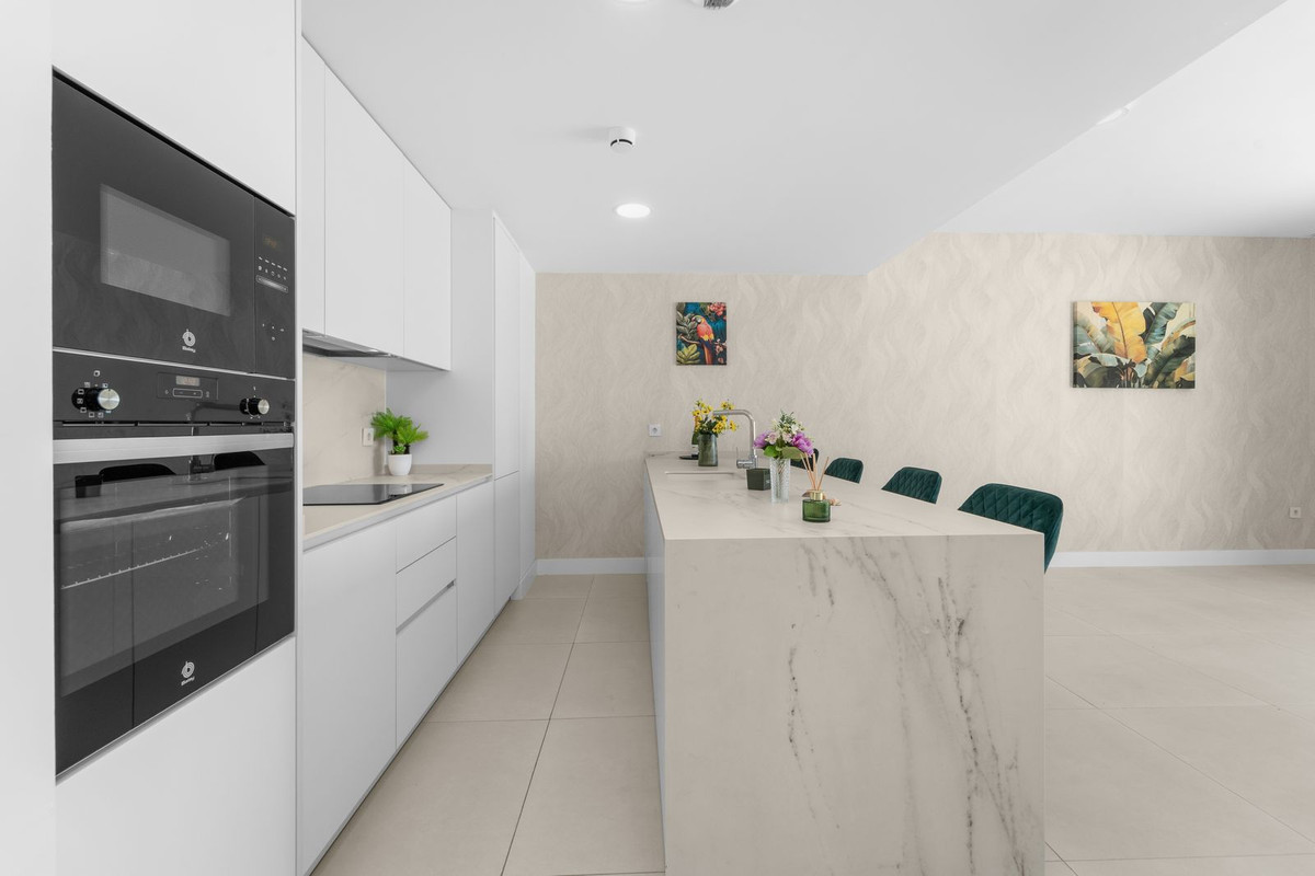 2 Bed Apartment for sale in Fuengirola Costa Del Sol, Málaga, Spain
