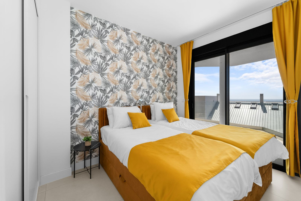 2 Bed Apartment for sale in Fuengirola Costa Del Sol, Málaga, Spain