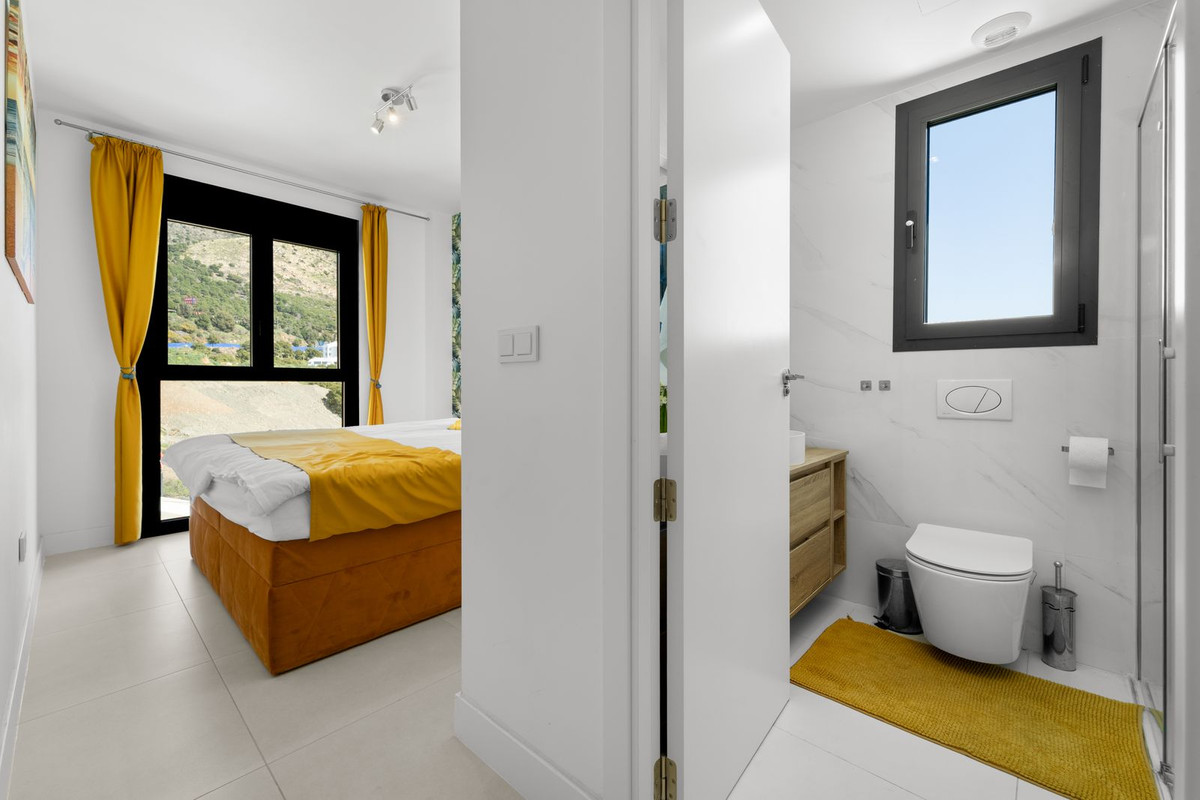Se vende Apartamento Planta Media de 3 dormitorios en Costa Del Sol, Málaga, España