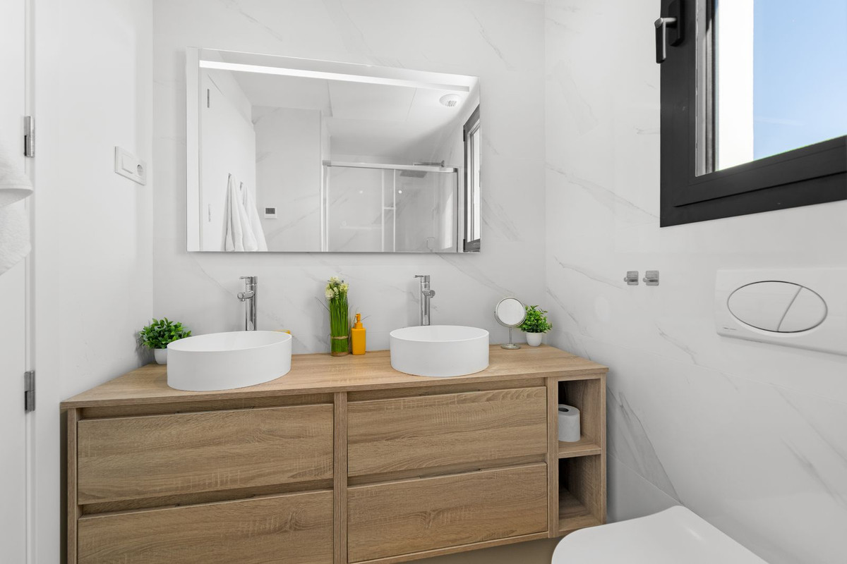 Se vende Apartamento Planta Media de 3 dormitorios en Costa Del Sol, Málaga, España