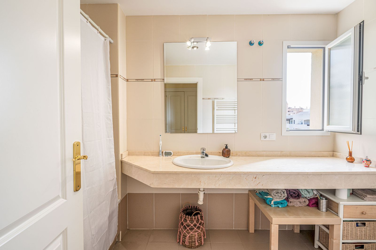 Se vende Apartamento Planta Media de 2 dormitorios en Costa Del Sol, Málaga, España