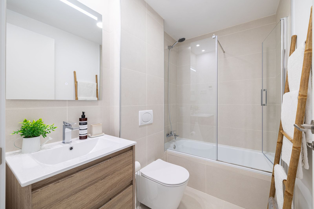 3 Bed Apartment for sale in Fuengirola Costa Del Sol, Málaga, Spain