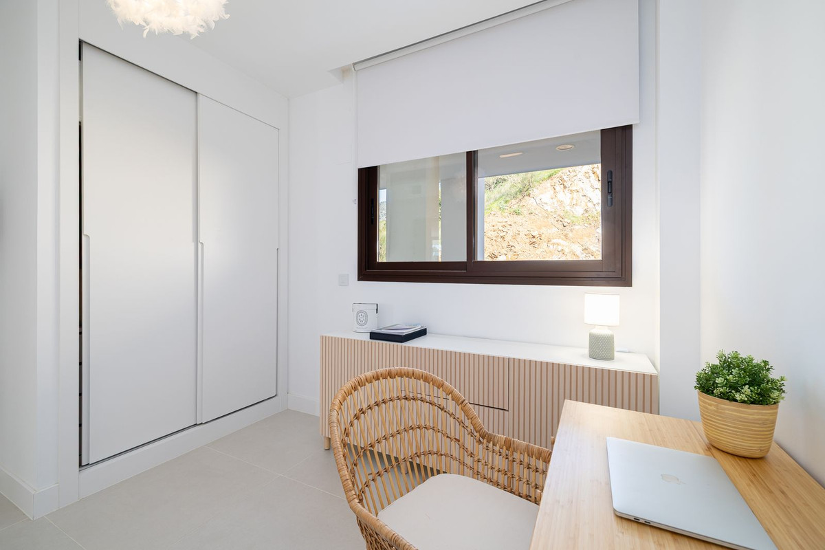 3 Bed Apartment for sale in Fuengirola Costa Del Sol, Málaga, Spain