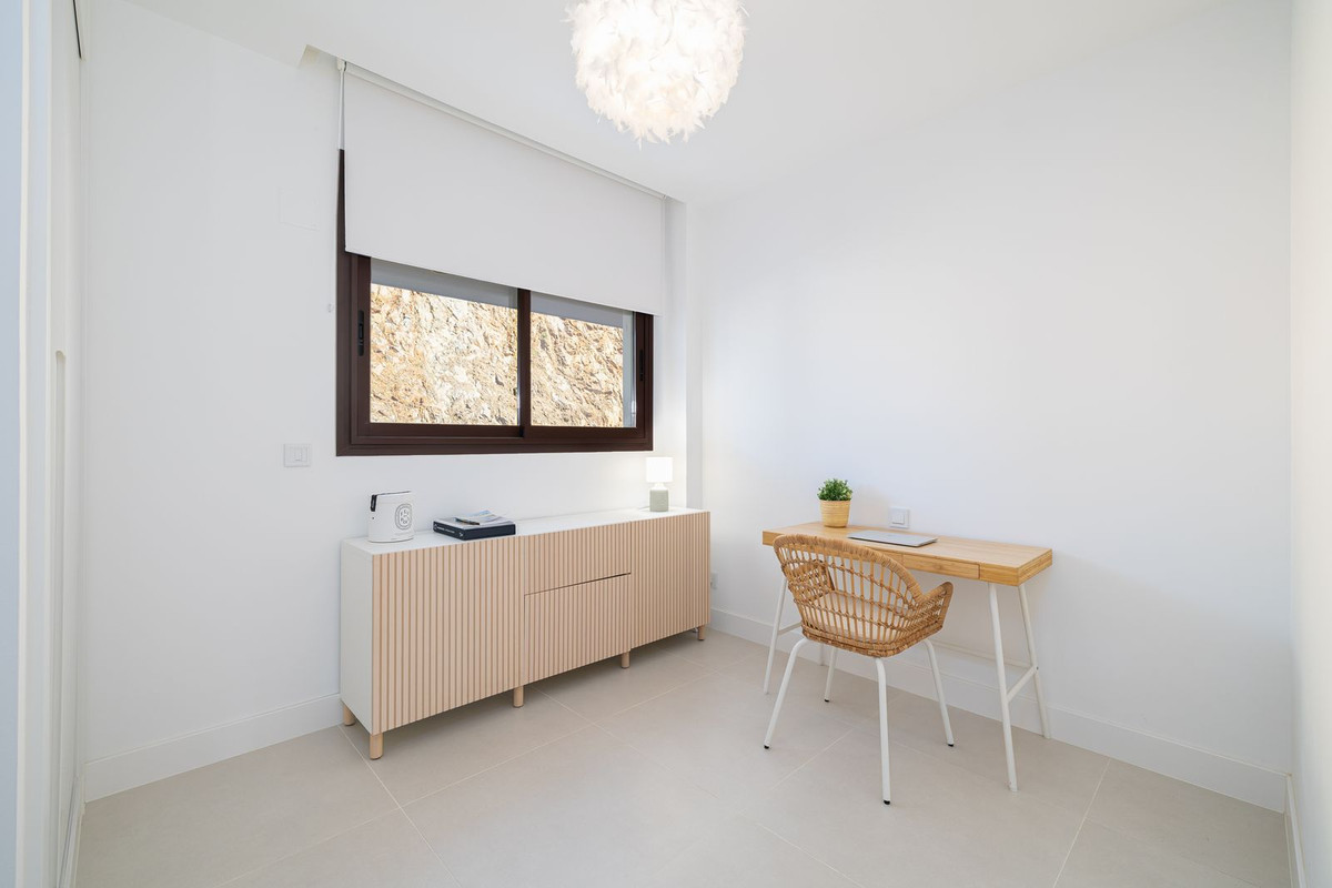 3 Bed Apartment for sale in Fuengirola Costa Del Sol, Málaga, Spain