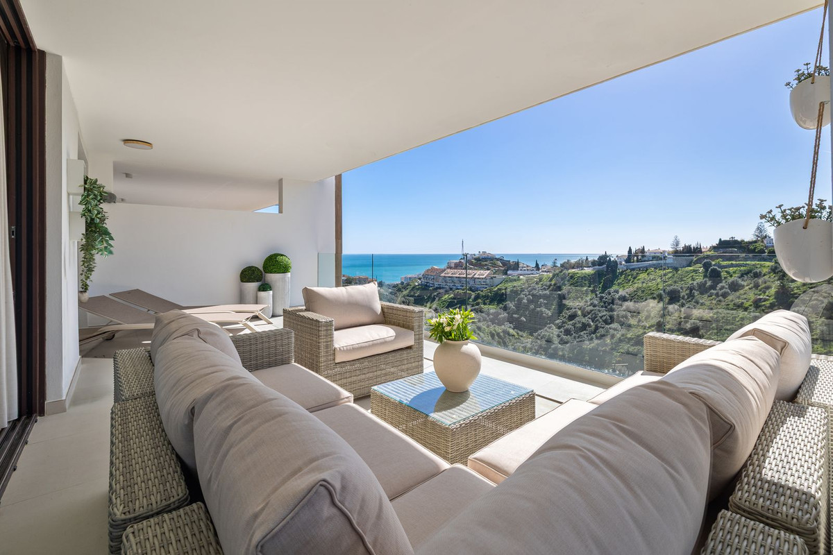 3 Bed Apartment for sale in Fuengirola Costa Del Sol, Málaga, Spain