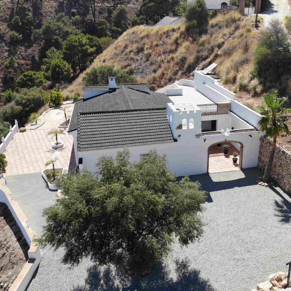 5 Bed Townhouse for sale in Estepona Costa Del Sol, Málaga, Spain