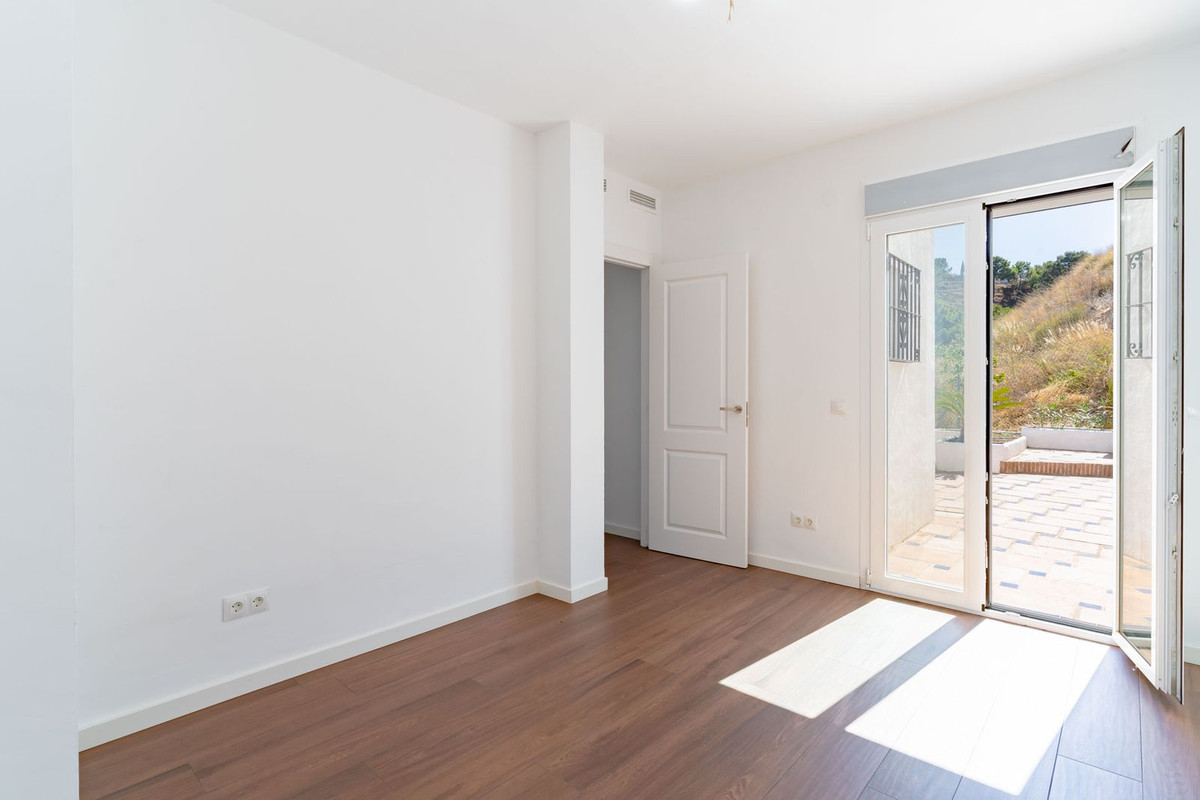 5 Bed Townhouse for sale in Estepona Costa Del Sol, Málaga, Spain