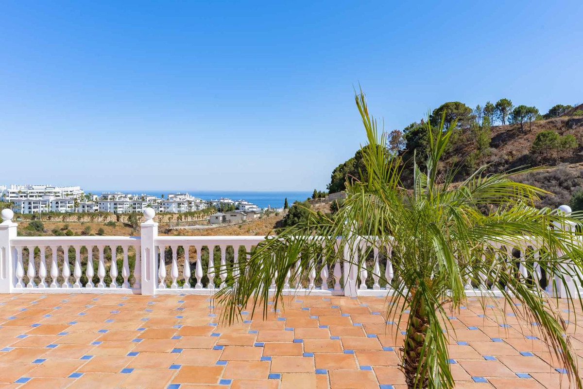 5 Bed Townhouse for sale in Estepona Costa Del Sol, Málaga, Spain