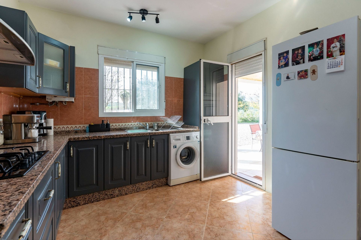 Se vende Finca - Cortijo de 3 dormitorios en Costa Del Sol, Málaga, España