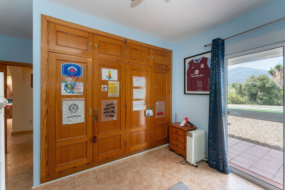 Se vende Finca - Cortijo de 3 dormitorios en Costa Del Sol, Málaga, España