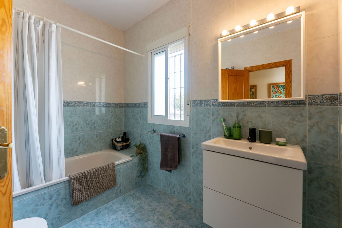 Se vende Finca - Cortijo de 3 dormitorios en Costa Del Sol, Málaga, España