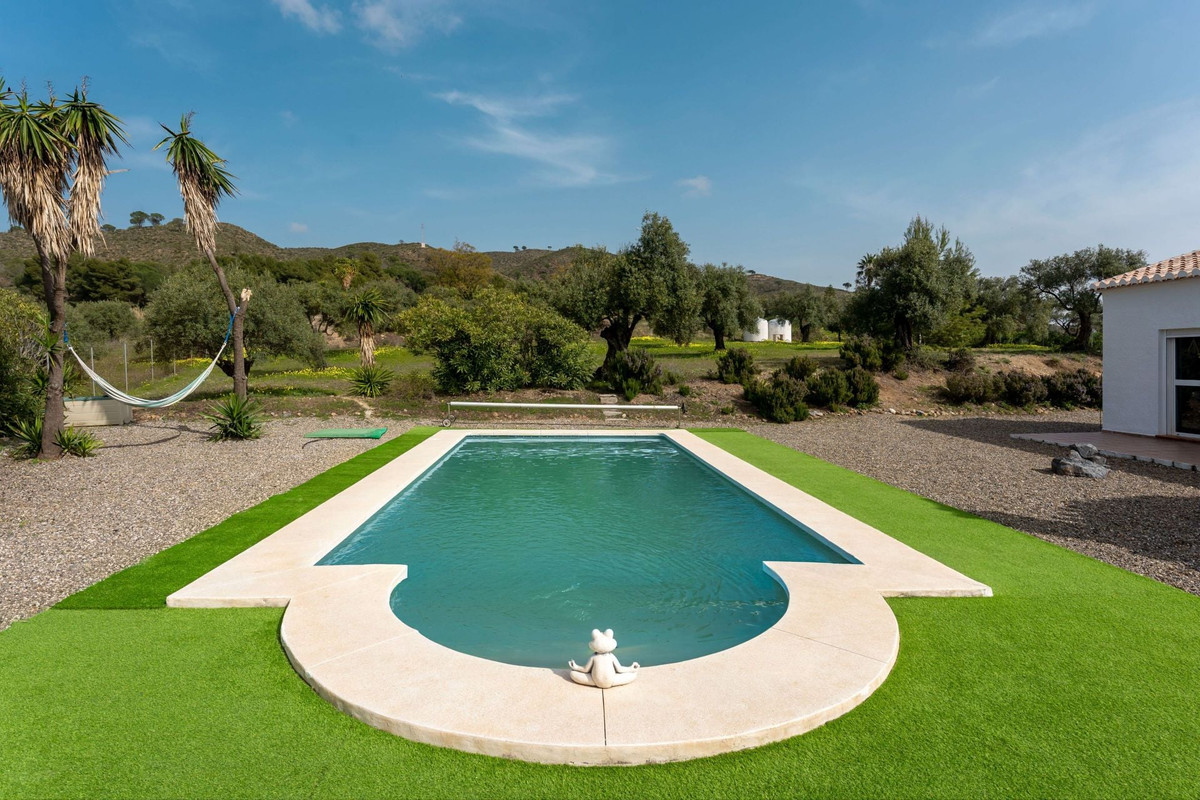 Se vende Finca - Cortijo de 3 dormitorios en Costa Del Sol, Málaga, España