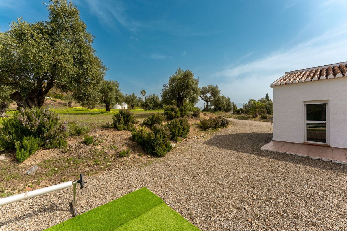 Se vende Finca - Cortijo de 3 dormitorios en Costa Del Sol, Málaga, España