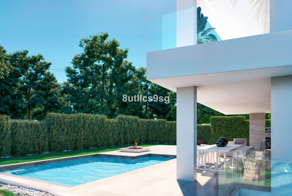 5 Bed Townhouse for sale in Atalaya Costa Del Sol, Málaga, Spain