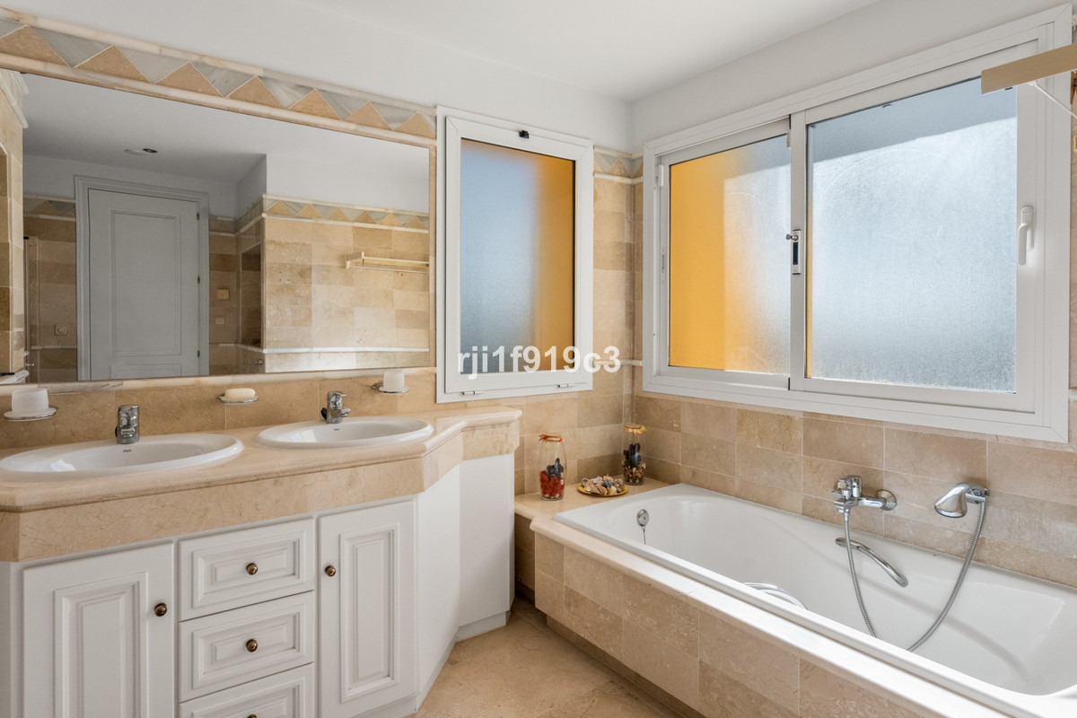 3 Bed Apartment for sale in Elviria Costa Del Sol, Málaga, Spain