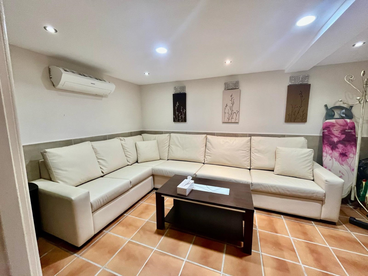 4 Bed Townhouse for sale in Nueva Andalucía Costa Del Sol, Málaga, Spain