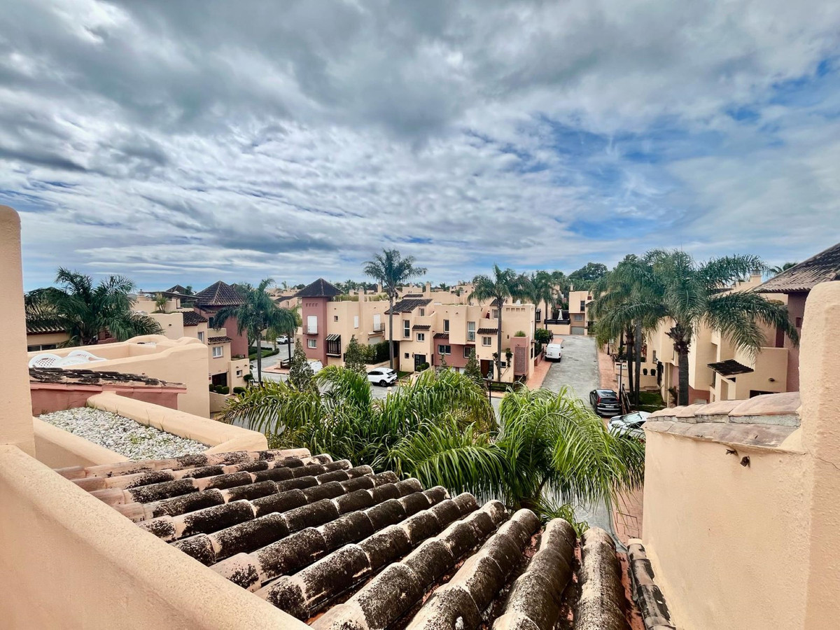 4 Bed Townhouse for sale in Nueva Andalucía Costa Del Sol, Málaga, Spain