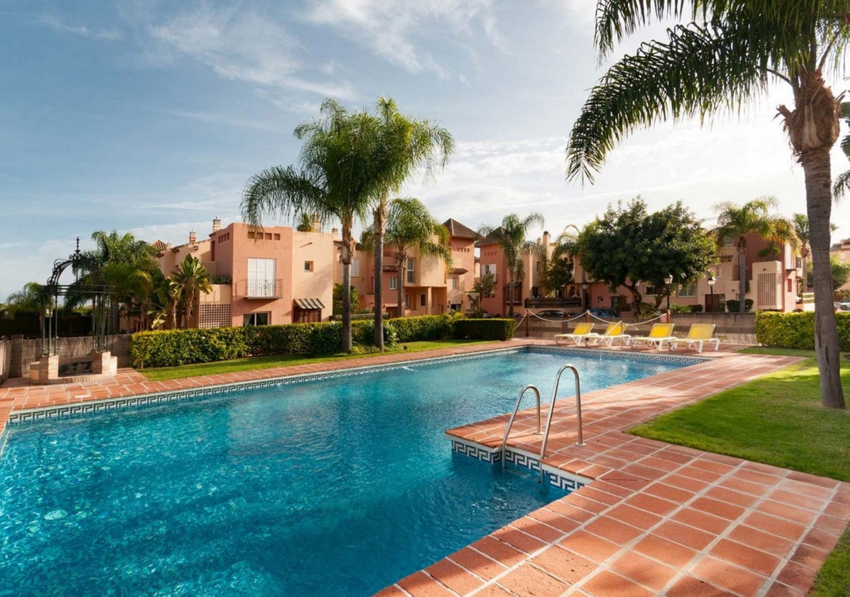 4 Bed Townhouse for sale in Nueva Andalucía Costa Del Sol, Málaga, Spain