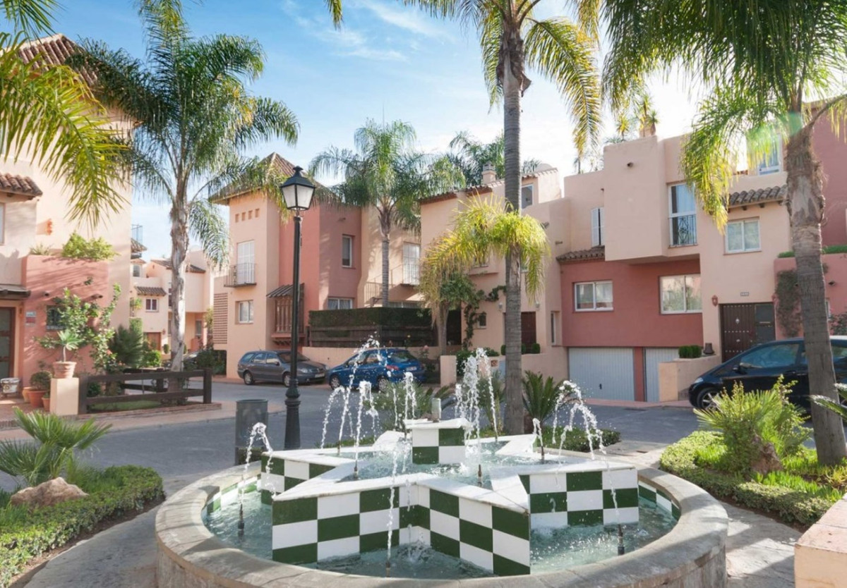 4 Bed Townhouse for sale in Nueva Andalucía Costa Del Sol, Málaga, Spain