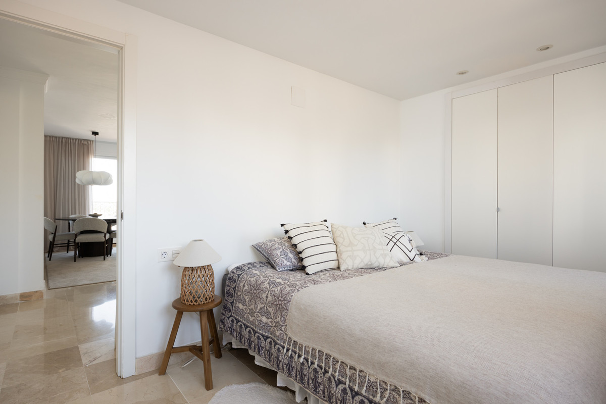 3 Bed Apartment for sale in El Paraiso Costa Del Sol, Málaga, Spain