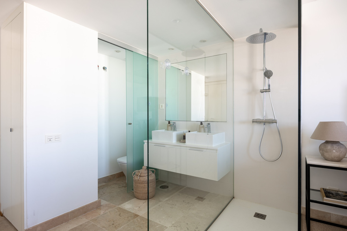 3 Bed Apartment for sale in El Paraiso Costa Del Sol, Málaga, Spain