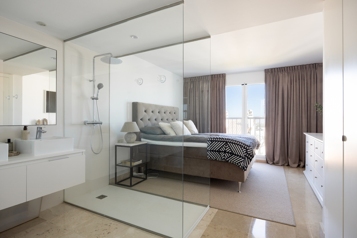 3 Bed Apartment for sale in El Paraiso Costa Del Sol, Málaga, Spain