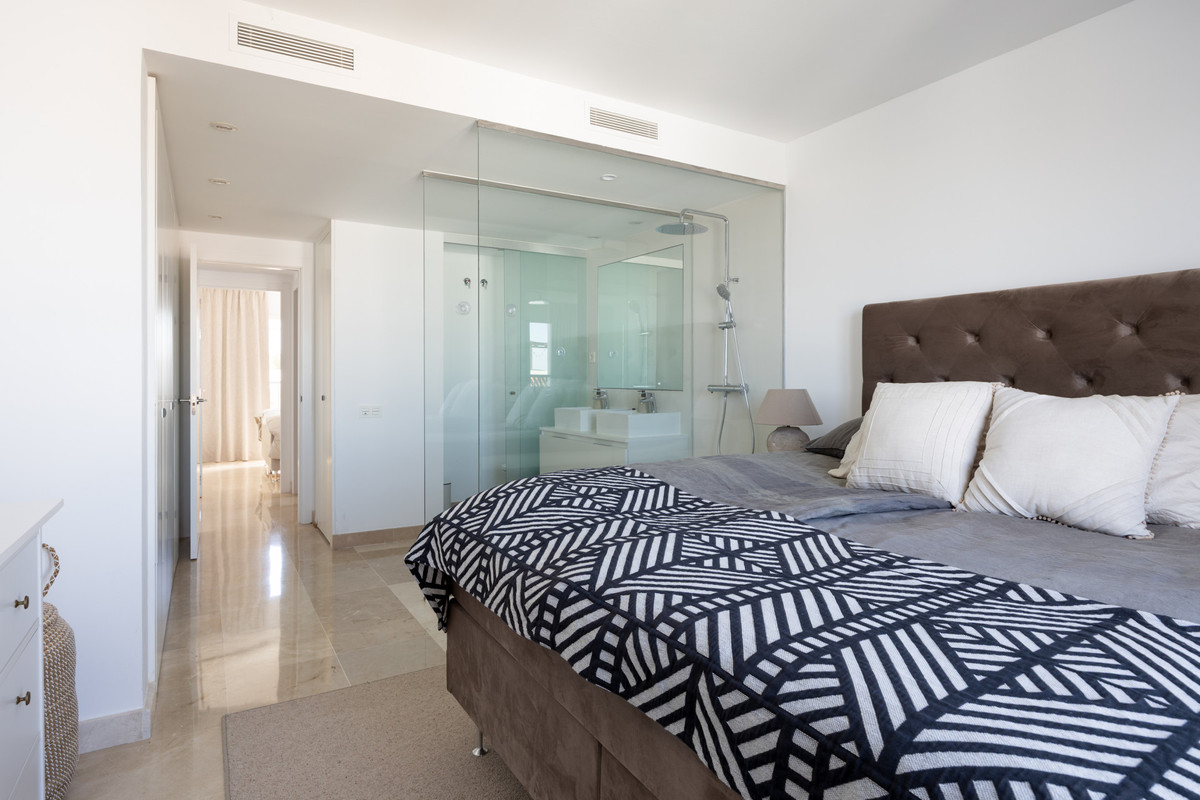 3 Bed Apartment for sale in El Paraiso Costa Del Sol, Málaga, Spain