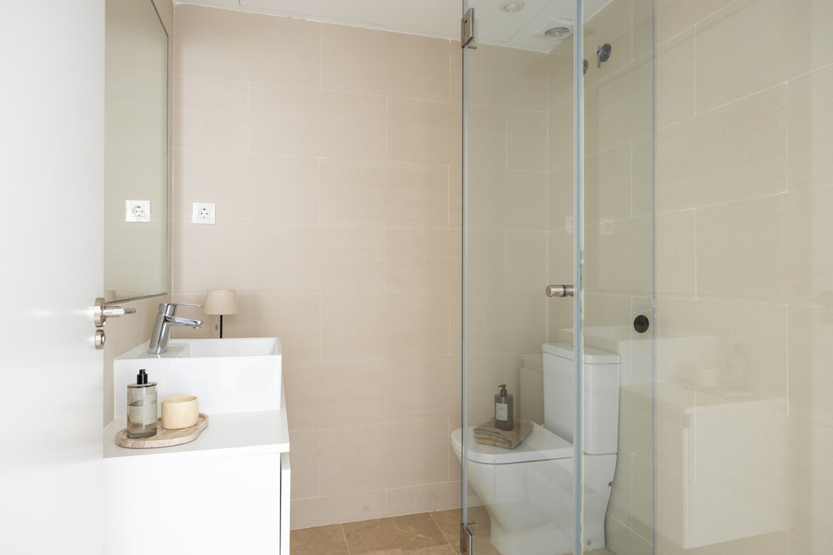 3 Bed Apartment for sale in El Paraiso Costa Del Sol, Málaga, Spain