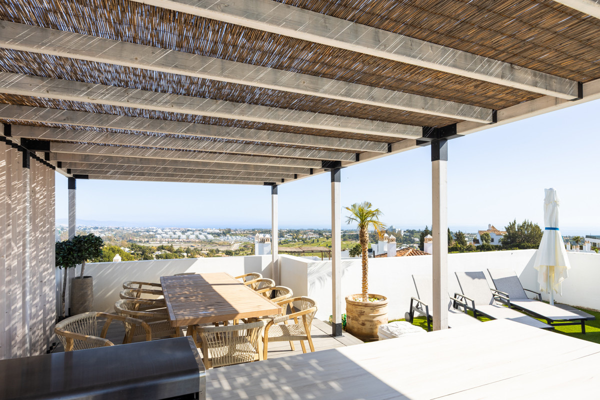 3 Bed Apartment for sale in El Paraiso Costa Del Sol, Málaga, Spain