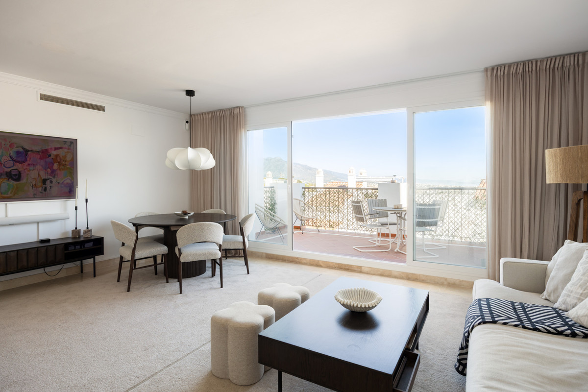3 Bed Apartment for sale in El Paraiso Costa Del Sol, Málaga, Spain