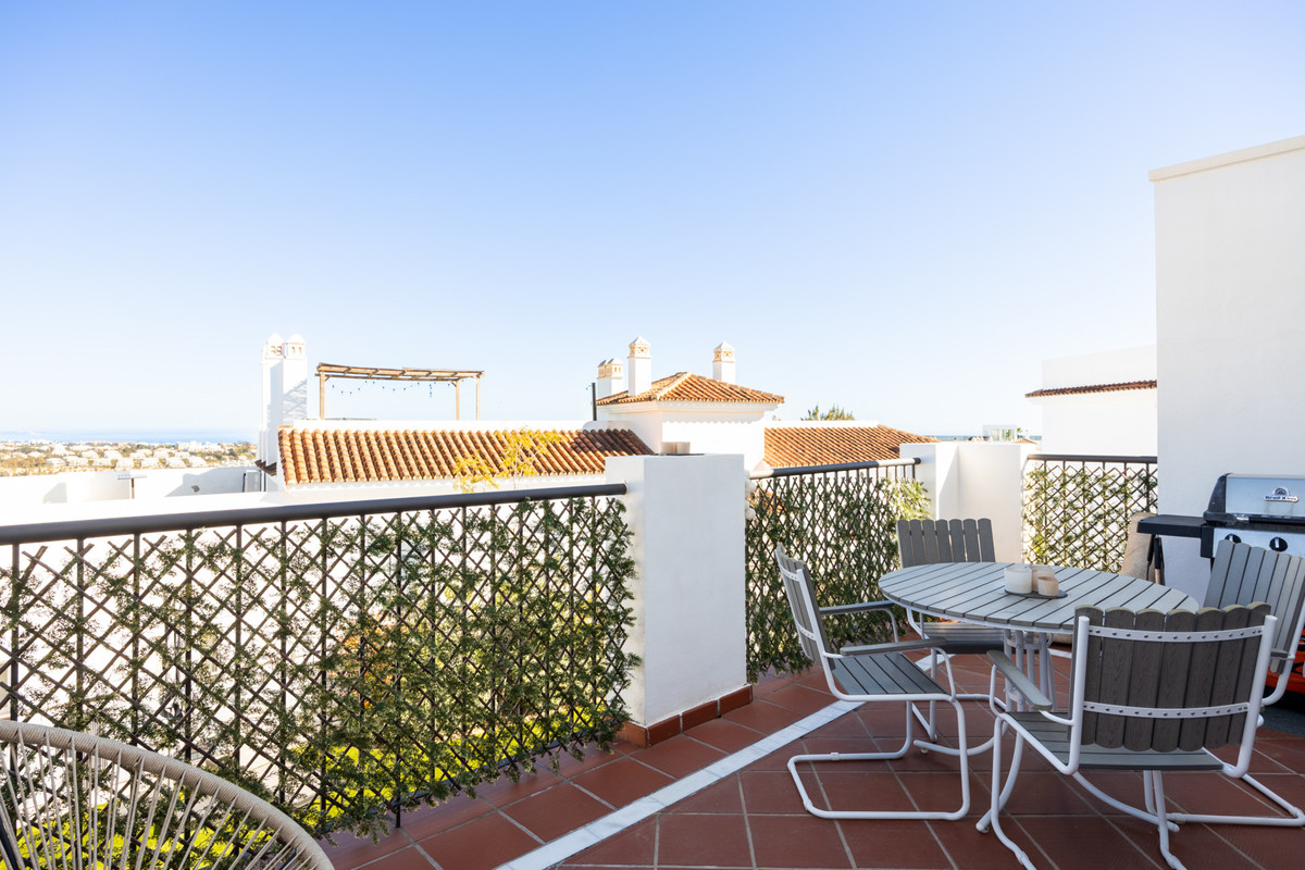 3 Bed Apartment for sale in El Paraiso Costa Del Sol, Málaga, Spain