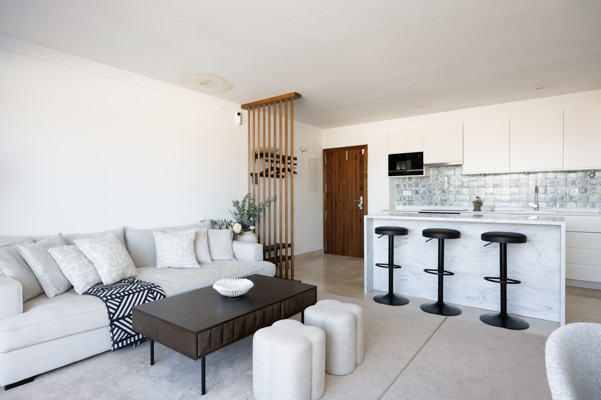 3 Bed Apartment for sale in El Paraiso Costa Del Sol, Málaga, Spain