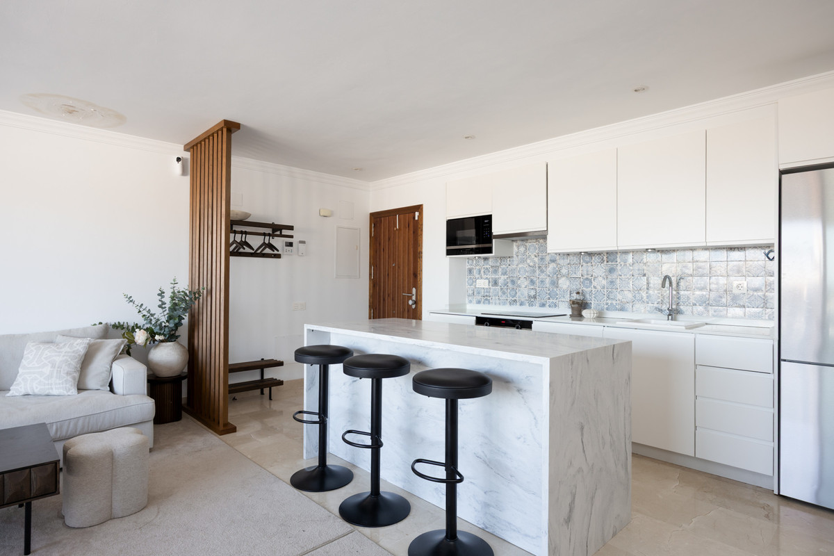 3 Bed Apartment for sale in El Paraiso Costa Del Sol, Málaga, Spain