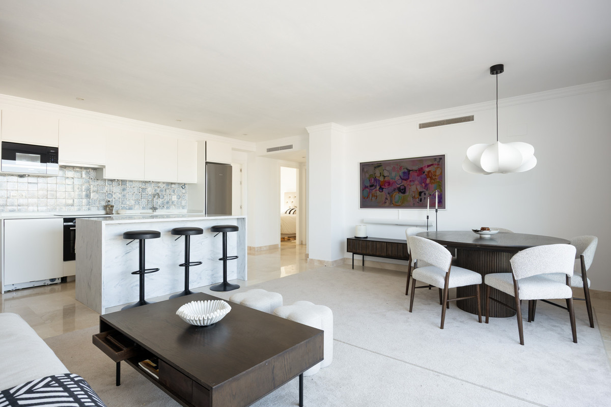 3 Bed Apartment for sale in El Paraiso Costa Del Sol, Málaga, Spain