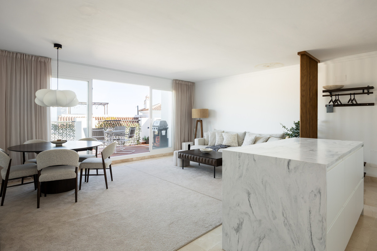 3 Bed Apartment for sale in El Paraiso Costa Del Sol, Málaga, Spain