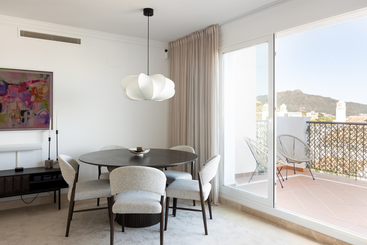 3 Bed Apartment for sale in El Paraiso Costa Del Sol, Málaga, Spain