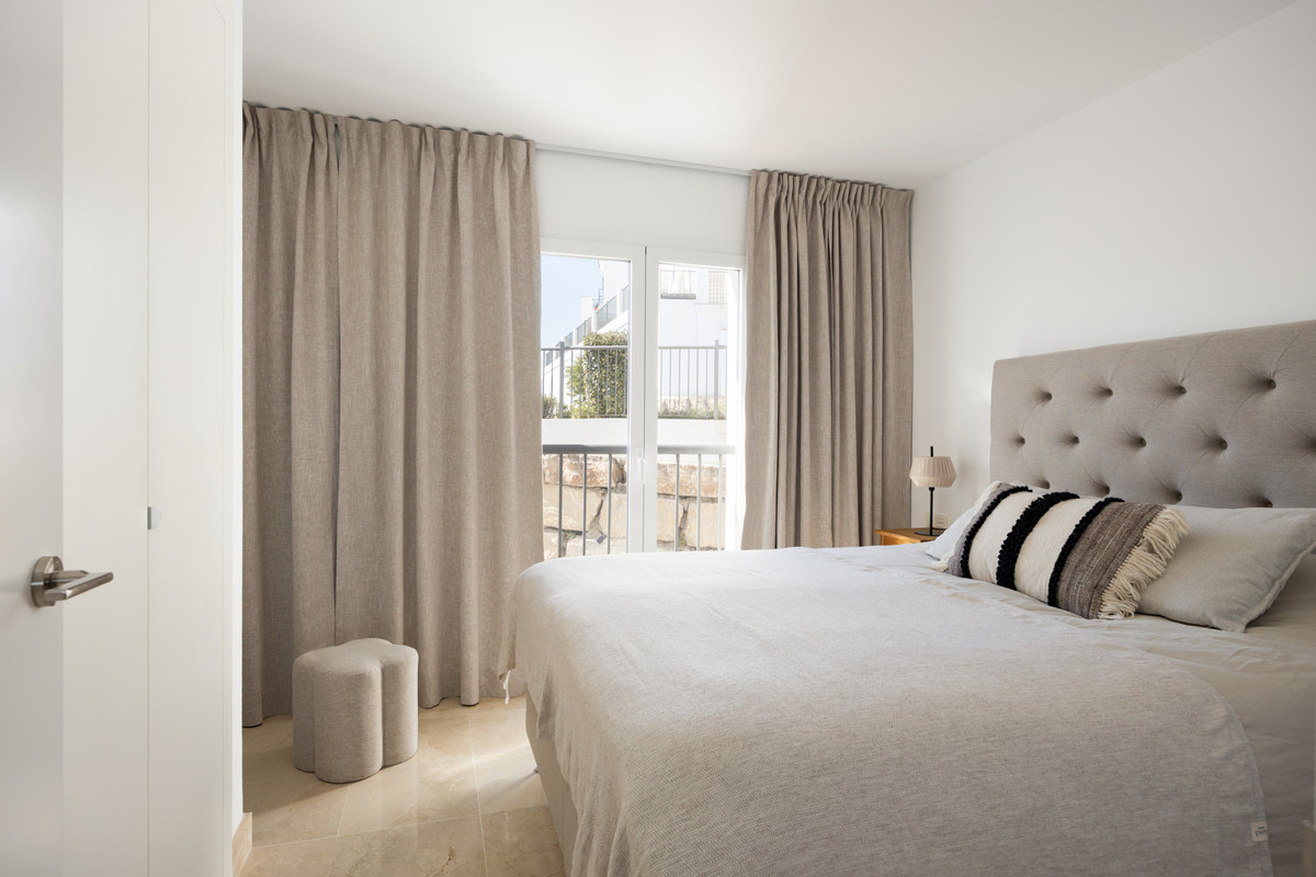 3 Bed Apartment for sale in El Paraiso Costa Del Sol, Málaga, Spain