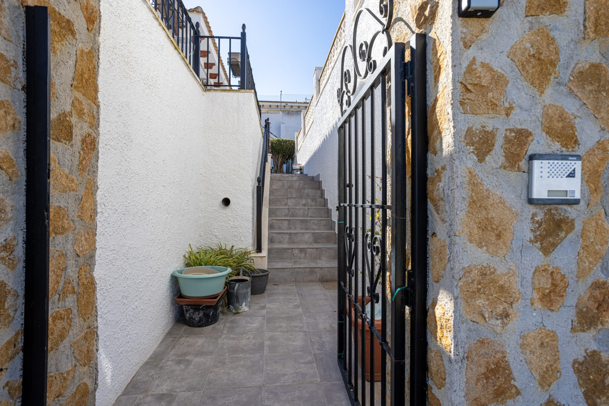 3 Bed Townhouse for sale in Bigastro Costa Blanca, Alicante, Spain