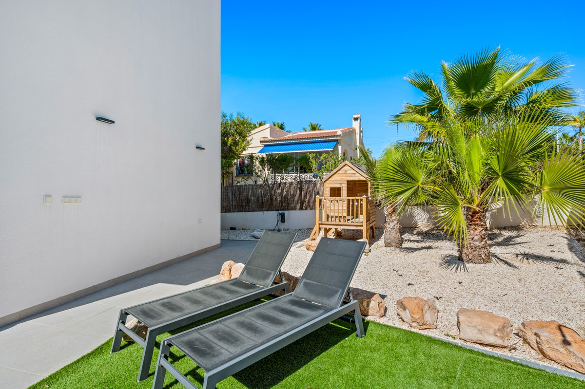 Se vende Villa - Chalet de 4 dormitorios en Costa Blanca, Alicante, España